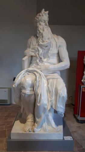 Riiproduzione del Mosè di Michelangelo